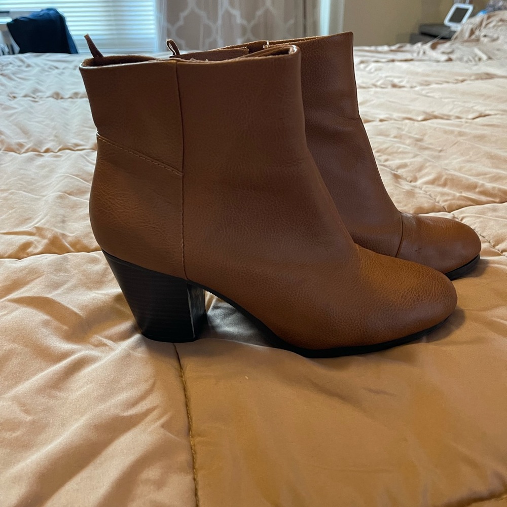 Old navy bootie size 9